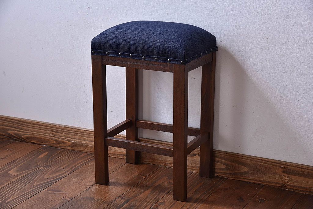 レトロ家具　昭和レトロ　古いナラ材のクッション座面角スツール(椅子、チェア)