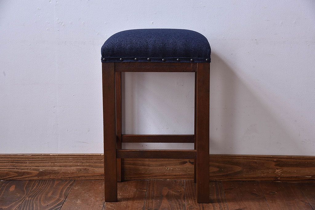 レトロ家具　昭和レトロ　古いナラ材のクッション座面角スツール(椅子、チェア)