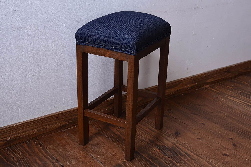 レトロ家具　昭和レトロ　古いナラ材のクッション座面角スツール(椅子、チェア)
