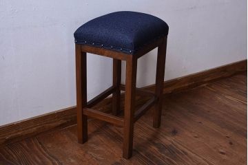 レトロ家具　昭和レトロ　古いナラ材のクッション座面角スツール(椅子、チェア)