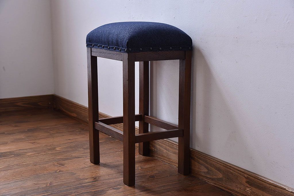 レトロ家具　昭和レトロ　古いナラ材のクッション座面角スツール(椅子、チェア)