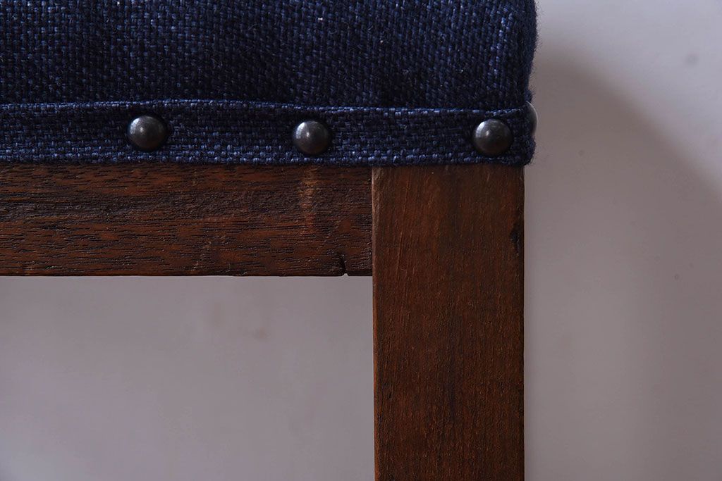 レトロ家具　昭和レトロ　古いナラ材のクッション座面角スツール(椅子、チェア)