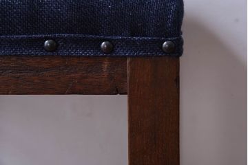 レトロ家具　昭和レトロ　古いナラ材のクッション座面角スツール(椅子、チェア)