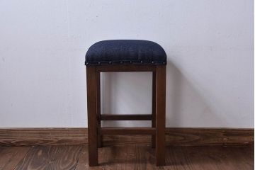 レトロ家具　昭和レトロ　古いナラ材のクッション座面角スツール(椅子、チェア)