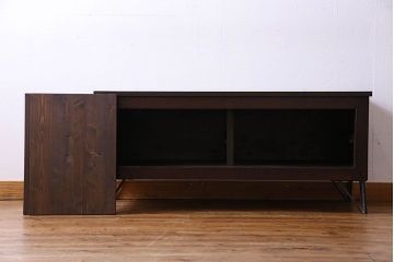 アンティーク家具　和製アンティーク　栗材　モールガラス入りの鉄脚付きローボード(TVボード、テレビボード)