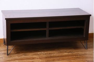 アンティーク家具　和製アンティーク　栗材　モールガラス入りの鉄脚付きローボード(TVボード、テレビボード)