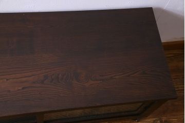 アンティーク家具　和製アンティーク　栗材　モールガラス入りの鉄脚付きローボード(TVボード、テレビボード)
