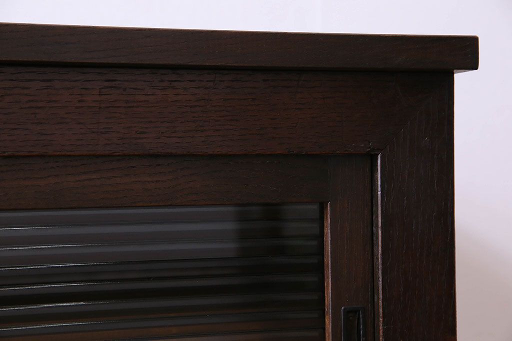 アンティーク家具　和製アンティーク　栗材　モールガラス入りの鉄脚付きローボード(TVボード、テレビボード)