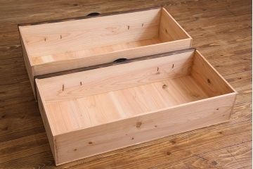 アンティーク家具　和製アンティーク　棚・脚付き　深みのある色合いの時代箪笥サイドボード(脚付きチェスト、衣装箪笥)