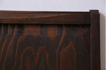 杉材の杢目が味のある横桟入りアンティーク板戸(窓、引き戸)2枚