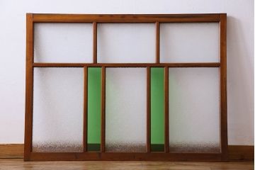 昭和レトロ　ダイヤガラスと色ガラスが魅力的な明り取り(明かり取り、フィックス窓、はめ殺し戸)