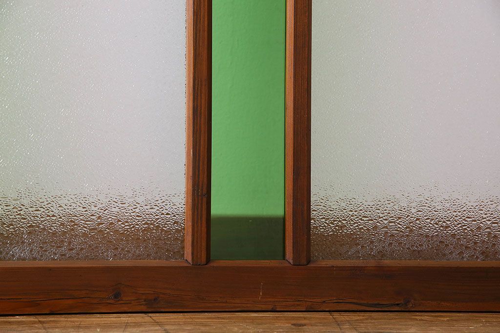 昭和レトロ　ダイヤガラスと色ガラスが魅力的な明り取り(明かり取り、フィックス窓、はめ殺し戸)