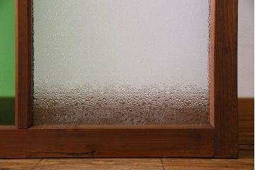 昭和レトロ　ダイヤガラスと色ガラスが魅力的な明り取り(明かり取り、フィックス窓、はめ殺し戸)