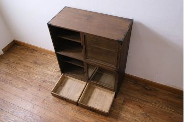 アンティーク家具　和製アンティーク　桐材の質感が味わい深いキャビネット(収納棚、戸棚)