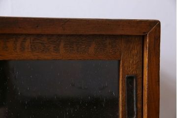 アンティーク家具　和製アンティーク　気泡ガラスがおしゃれな小振りのキャビネット(戸棚、収納棚)