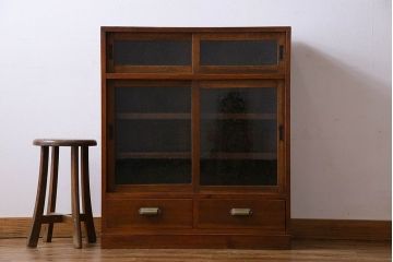 アンティーク家具　和製アンティーク　気泡ガラスがおしゃれな小振りのキャビネット(戸棚、収納棚)
