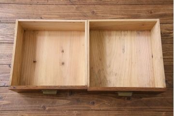 アンティーク家具　和製アンティーク　気泡ガラスがおしゃれな小振りのキャビネット(戸棚、収納棚)