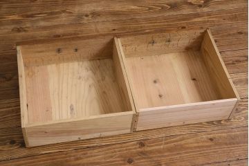 アンティーク家具　和製アンティーク　気泡ガラスがおしゃれな小振りのキャビネット(戸棚、収納棚)