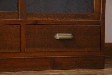 アンティーク家具　和製アンティーク　気泡ガラスがおしゃれな小振りのキャビネット(戸棚、収納棚)