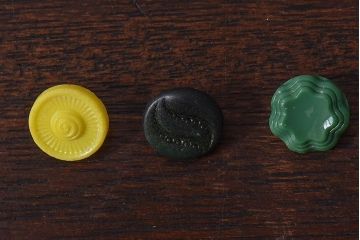 アンティーク雑貨　ビンテージ　レトロなチェコガラスボタン7個セット