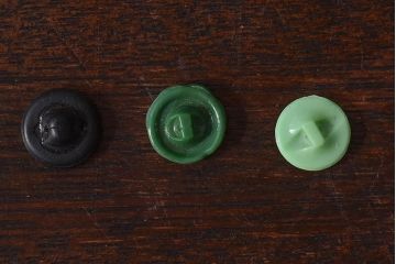 アンティーク雑貨　ビンテージ　レトロなチェコガラスボタン7個セット