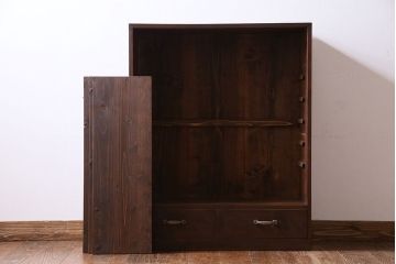 アンティーク家具　和製アンティーク　小振りなサイズが使いやすい　シックなデザインの戸棚(収納棚、本箱)
