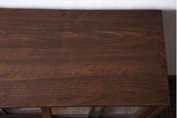 アンティーク家具　和製アンティーク　小振りなサイズが使いやすい　シックなデザインの戸棚(収納棚、本箱)