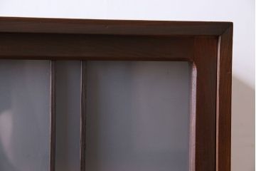 アンティーク家具　和製アンティーク　小振りなサイズが使いやすい　シックなデザインの戸棚(収納棚、本箱)