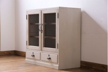 ペイント家具　アンティークホワイトの色合いが可愛らしいグリアージュキャビネット(収納棚、戸棚)
