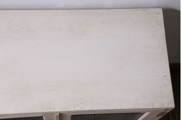 ペイント家具　アンティークホワイトの色合いが可愛らしいグリアージュキャビネット(収納棚、戸棚)