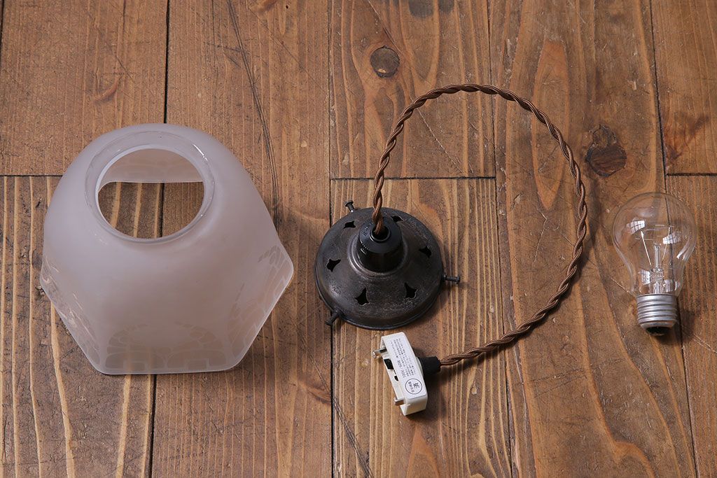 アンティーク　エッチング加工がおしゃれなシェード(天井照明、ペンダントライト)