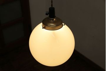昭和レトロ　使い勝手の良いシンプルなデザインのペンダントライト(天井照明)