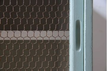 ペイント家具　フレンチナチュラルな雰囲気のグリアージュキャビネット(収納棚、戸棚)