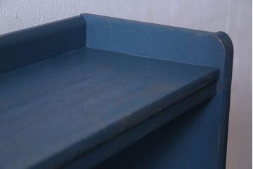 ペイント家具　落ち着いた雰囲気漂う細身の本棚(飾り棚、陳列棚)