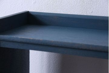 ペイント家具　落ち着いた雰囲気漂う細身の本棚(飾り棚、陳列棚)