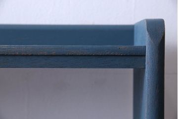 ペイント家具　落ち着いた雰囲気漂う細身の本棚(飾り棚、陳列棚)