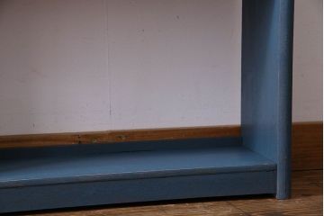 ペイント家具　落ち着いた雰囲気漂う細身の本棚(飾り棚、陳列棚)