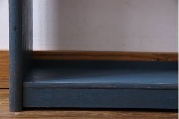 ペイント家具　落ち着いた雰囲気漂う細身の本棚(飾り棚、陳列棚)