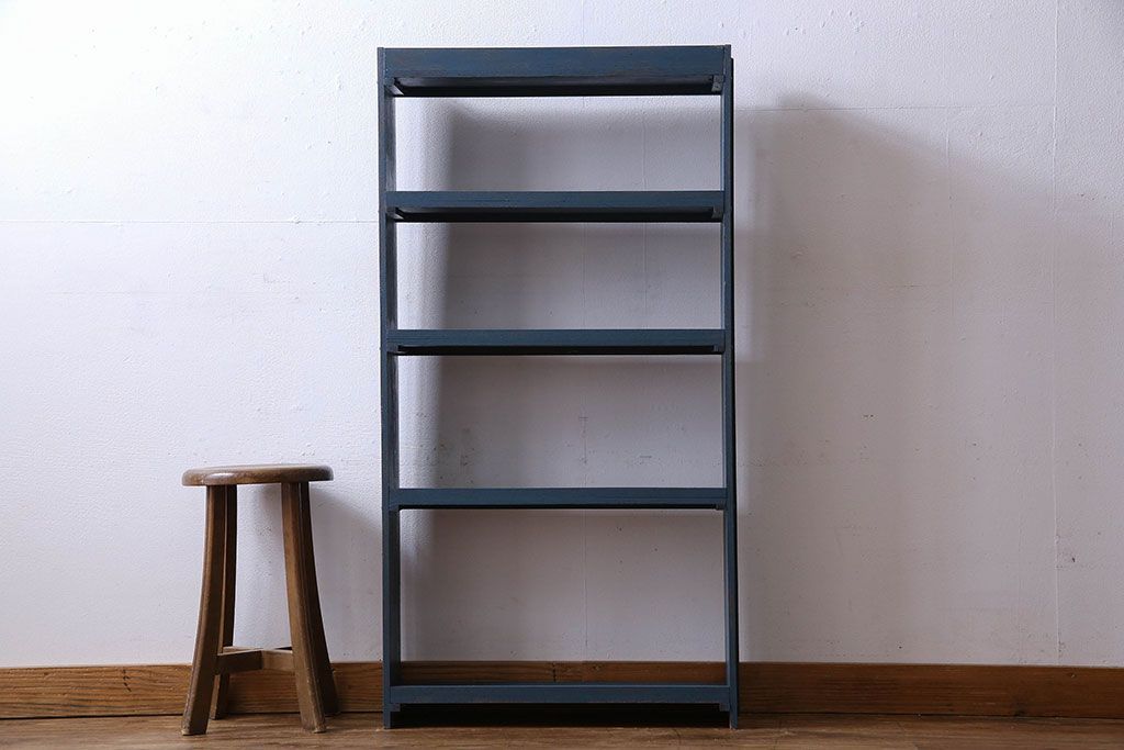 ペイント家具　落ち着いた雰囲気漂う細身の本棚(飾り棚、陳列棚)