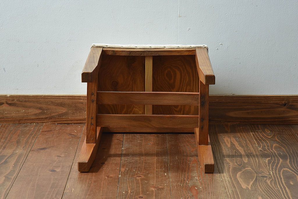 レトロ家具　昭和レトロ　古いケヤキ材のシンプルなクッションスツール(椅子、チェア)