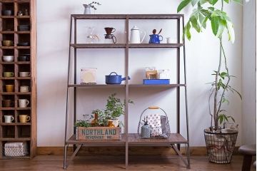 ラフジュオリジナル メンズライクの台形アイアンラック(飾り棚、陳列棚)