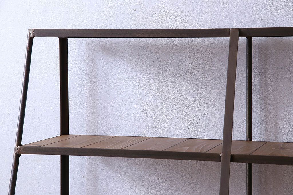 ラフジュオリジナル メンズライクの台形アイアンラック(飾り棚、陳列棚)