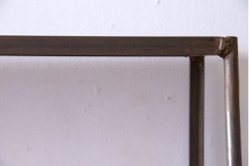 ラフジュオリジナル メンズライクの台形アイアンラック(飾り棚、陳列棚)