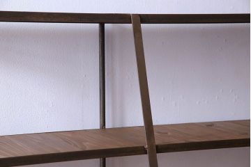 ラフジュオリジナル メンズライクの台形アイアンラック(飾り棚、陳列棚)