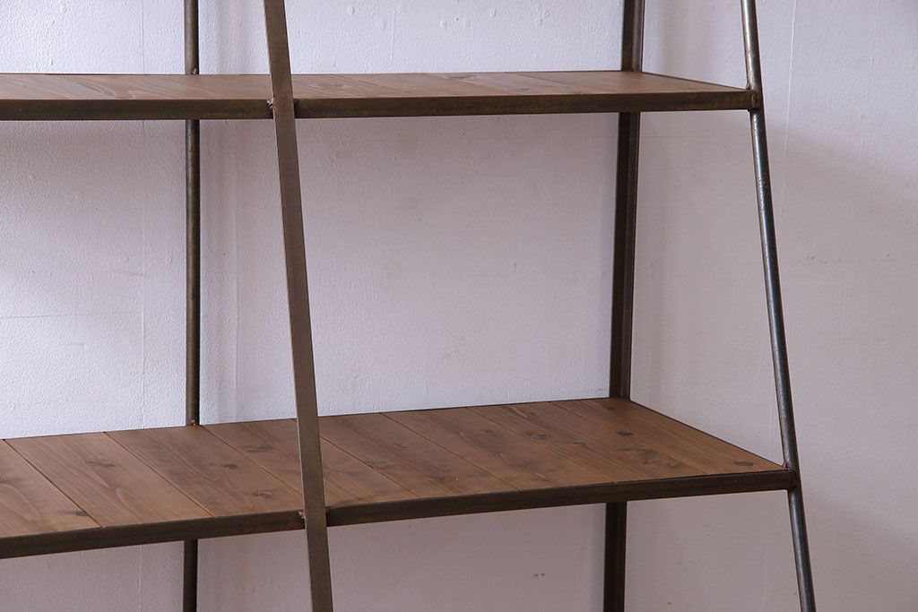 ラフジュオリジナル メンズライクの台形アイアンラック(飾り棚、陳列棚)