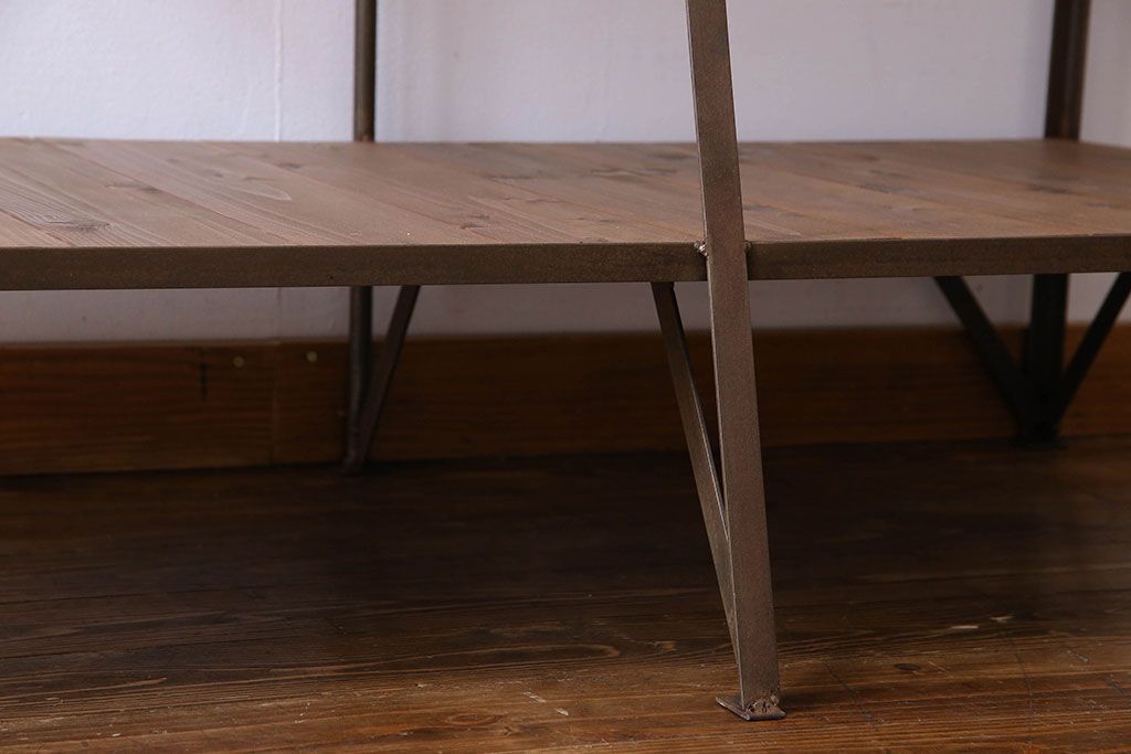 ラフジュオリジナル メンズライクの台形アイアンラック(飾り棚、陳列棚)