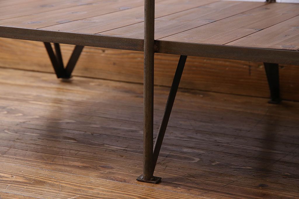 ラフジュオリジナル メンズライクの台形アイアンラック(飾り棚、陳列棚)