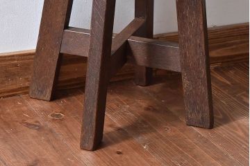 アンティーク雑貨　和製アンティーク　古いナラ材の木製スツール(丸椅子、チェア、花台)(1)