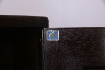 アンティーク家具　ERCOL(アーコール)　エルム材製　丈夫でシックな雰囲気漂うサイドボード(収納棚、戸棚)