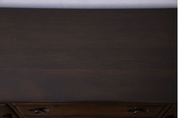 アンティーク家具　ERCOL(アーコール)　エルム材製　丈夫でシックな雰囲気漂うサイドボード(収納棚、戸棚)
